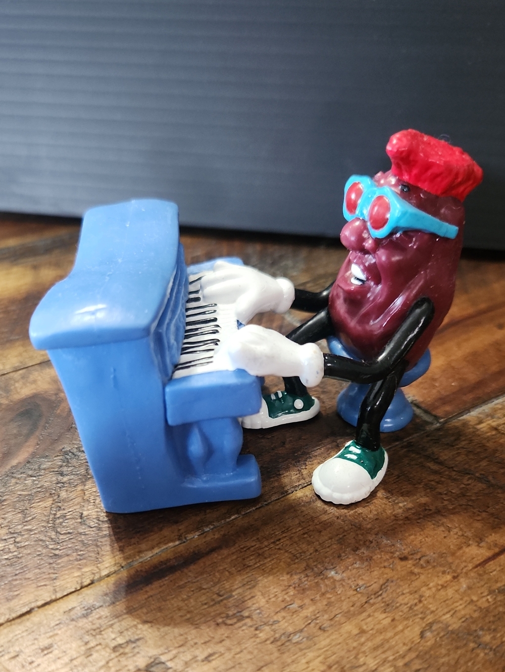 Vtg California Raisin at Piano